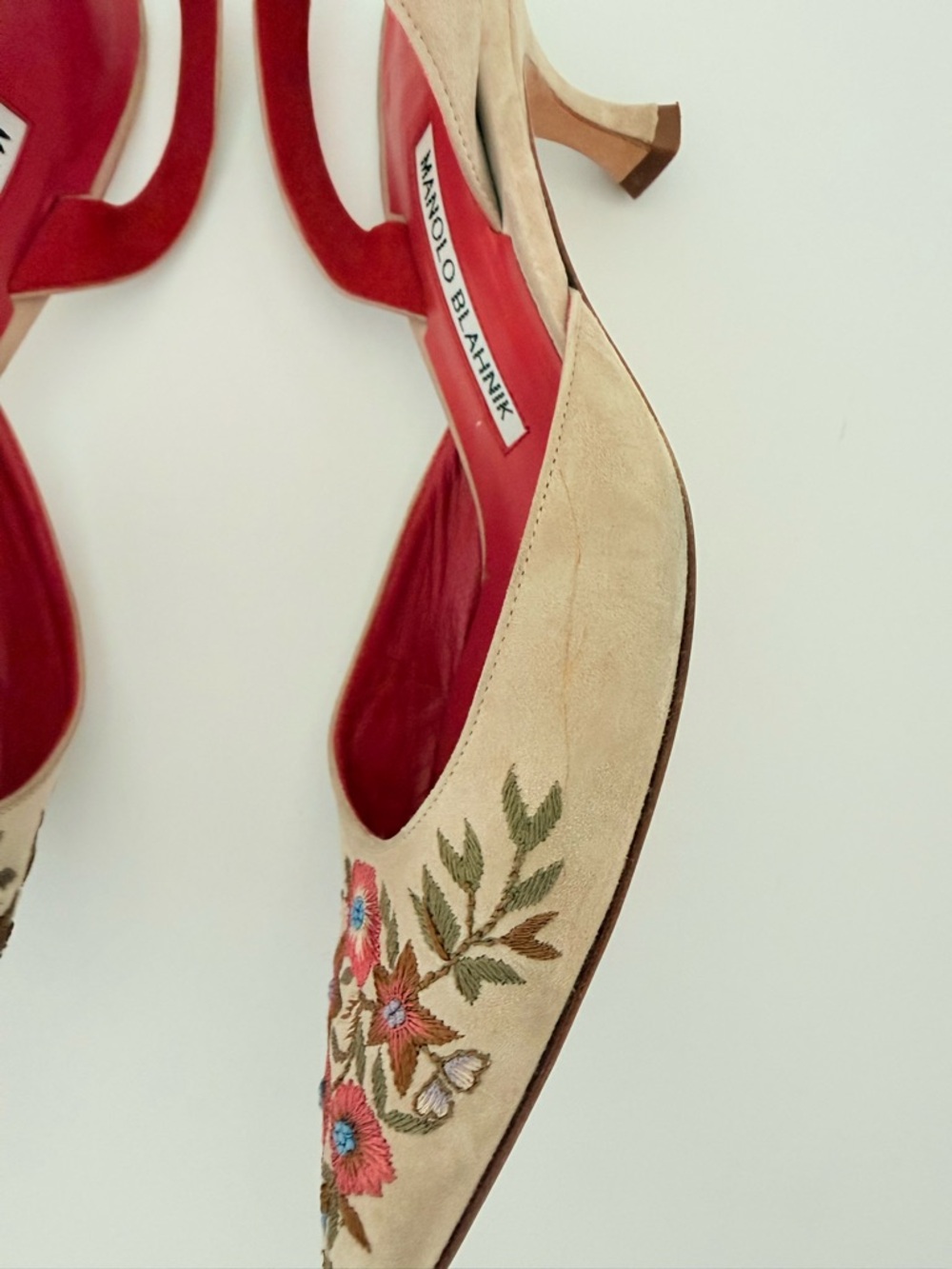 Manolo Blahnik Carolyne Floral Embroidered Slingback Pumps Beige Suede  EU 37 - Picture 4 of 10